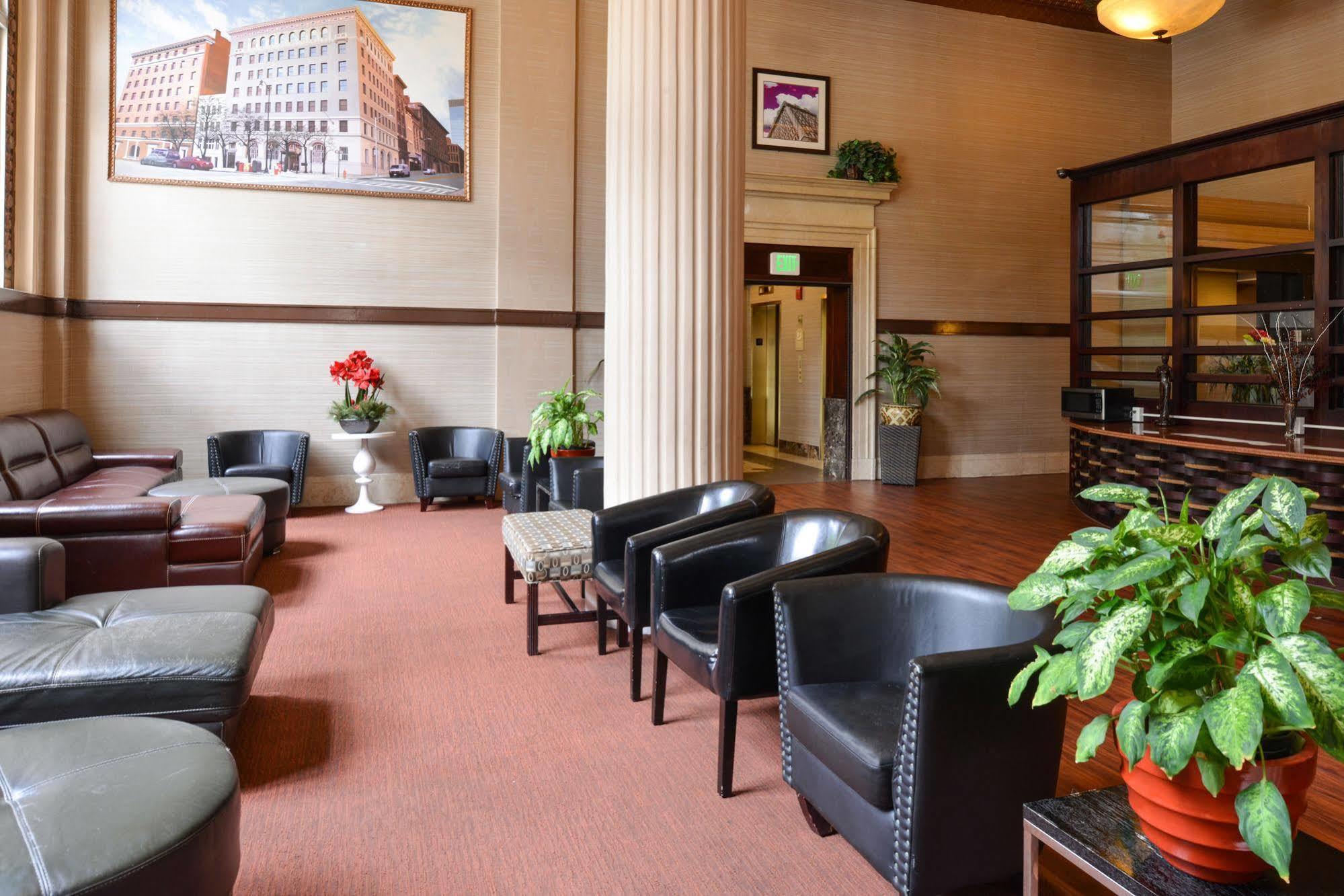 Baltimore Plaza Hotel Exterior photo